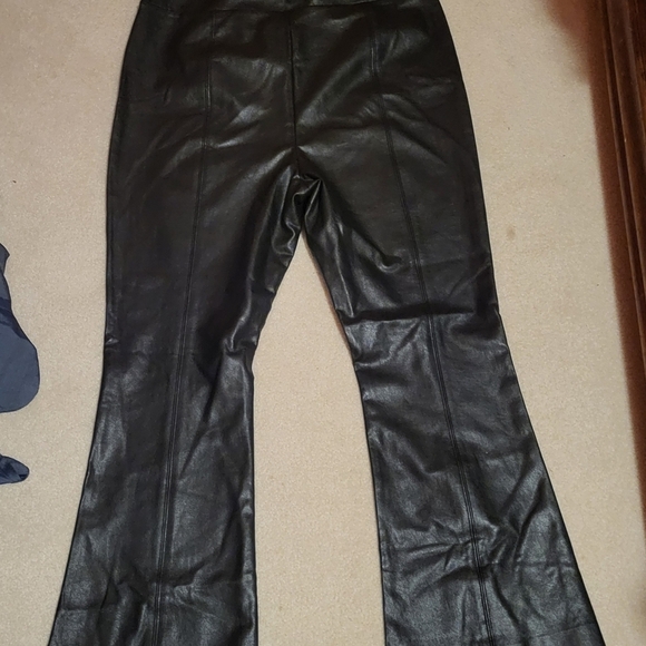 BCBG MaxAzria Faux Leather Black Pants Wide Leg Flair Size Medium Side Zipper - Picture 6 of 11